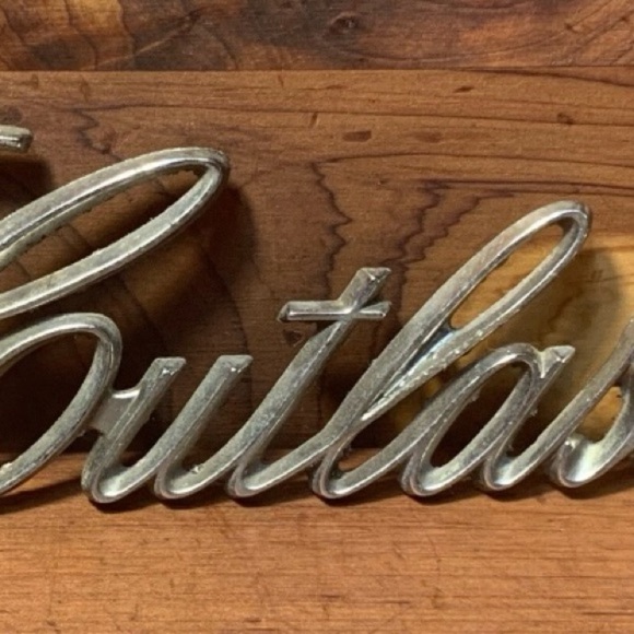 1971 1972 CUTLASS TRUNK SCRIPT EMBLEM OEM GM# 9851757 - Picture 4 of 6